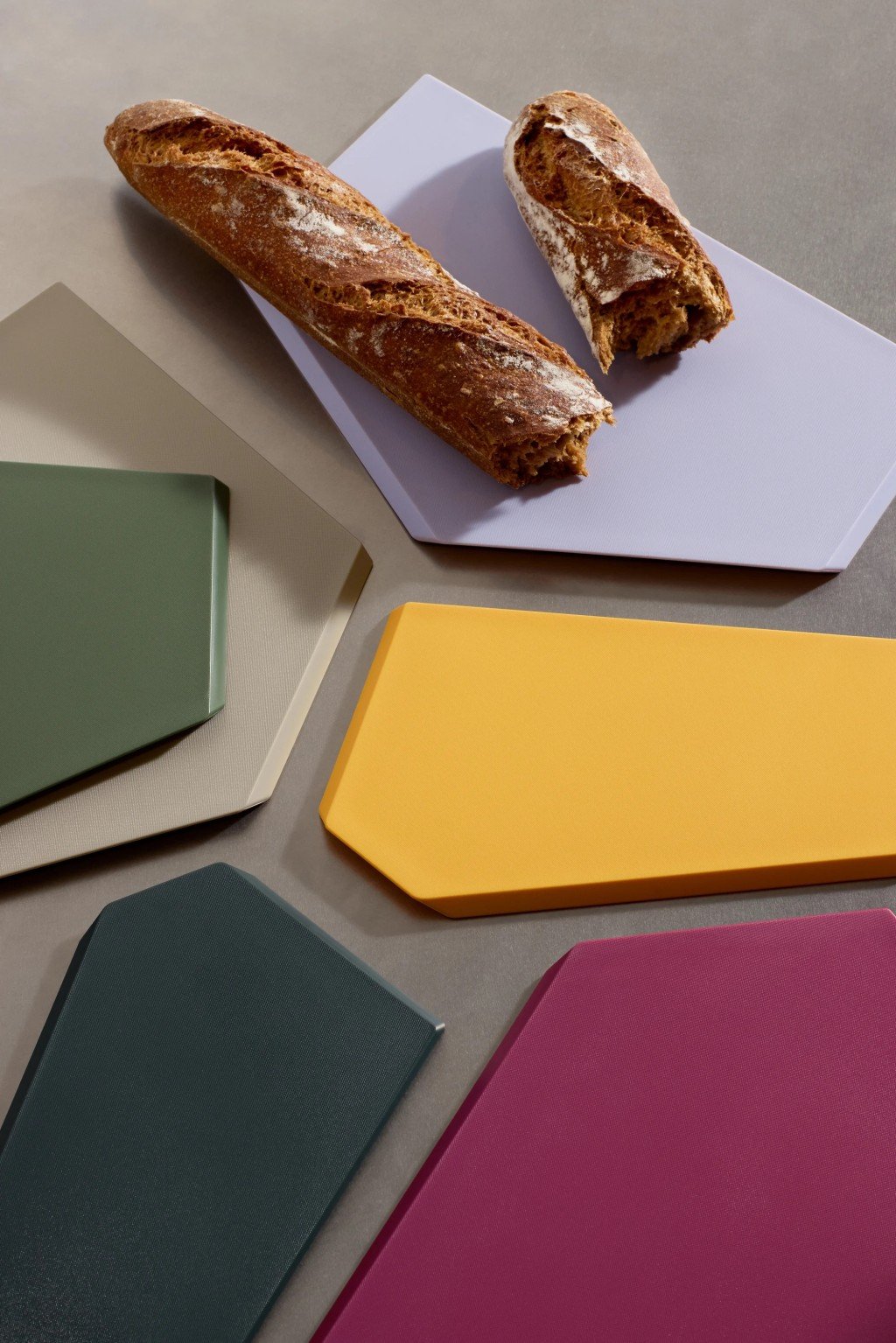 ZURICH CUTTING BOARD, SMALL (33 cm) 