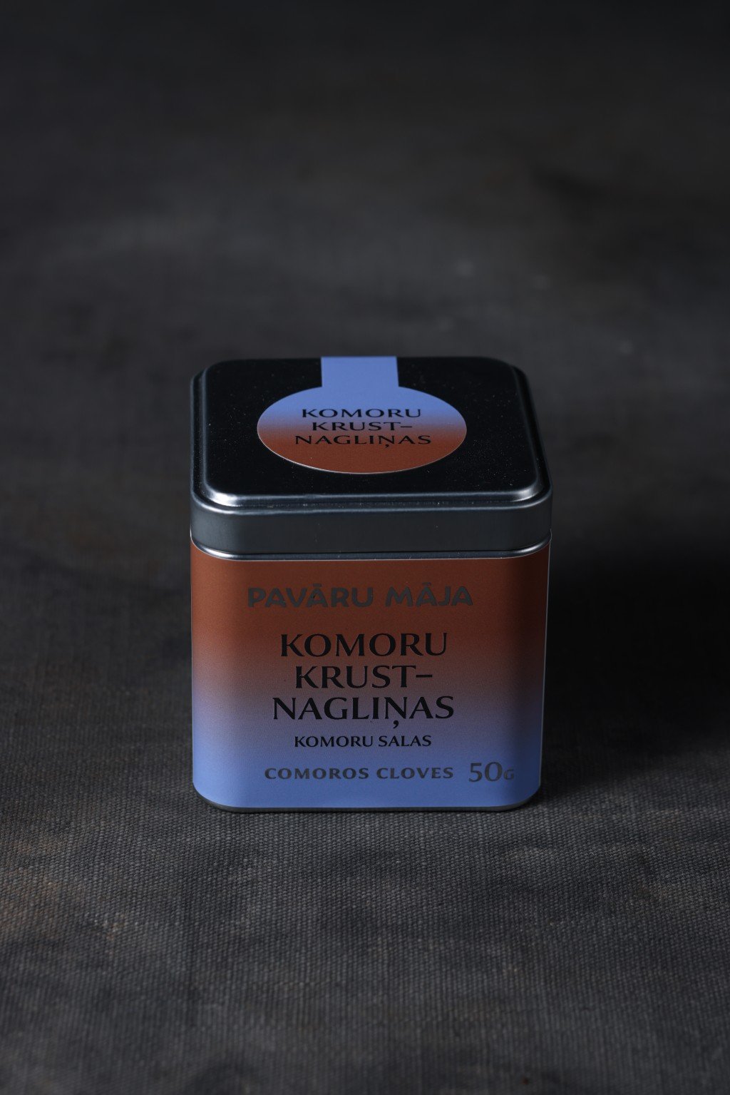 Komoru salu krustnagliņas