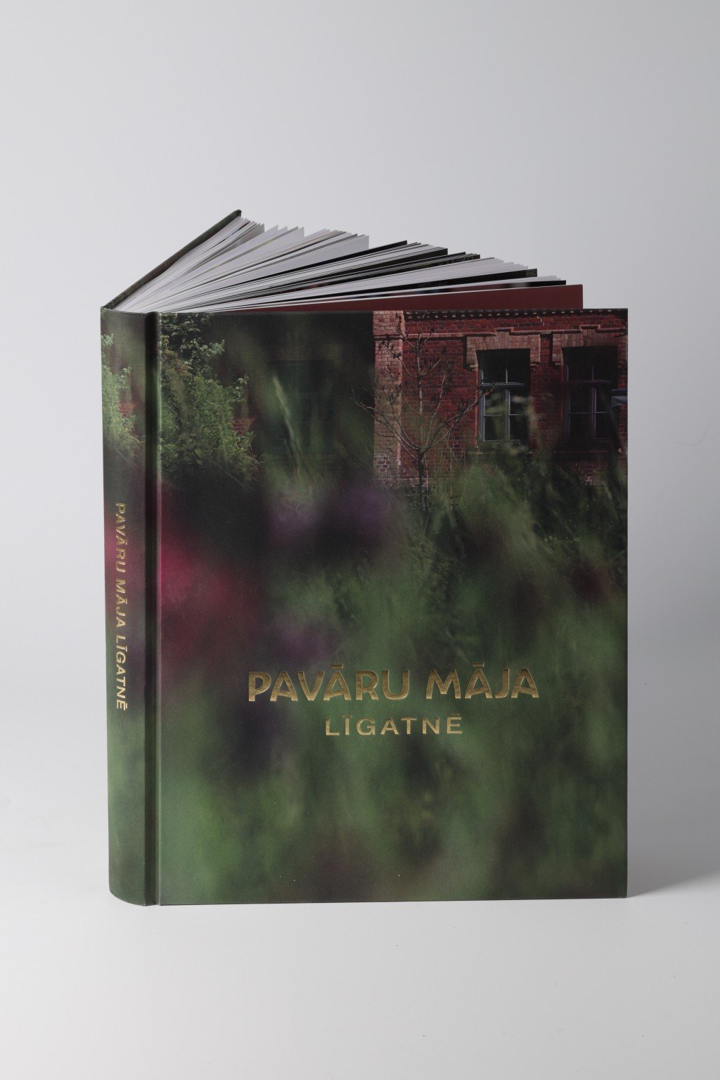 Grāmata "Pavāru māja Līgatnē"